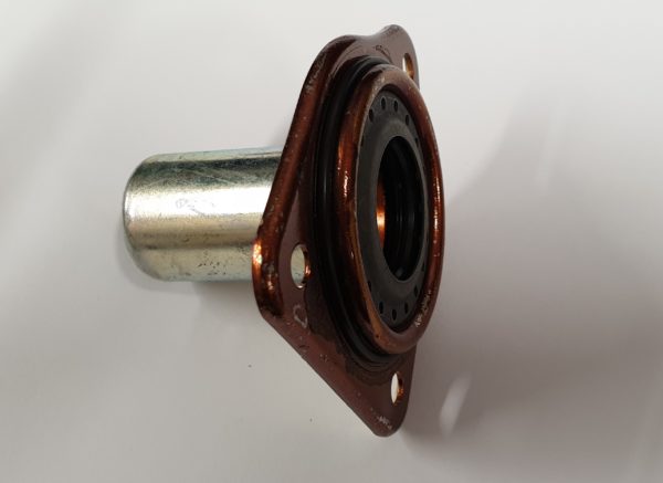 Alfa Romeo V6 Gearbox Main Shaft Cover and Seal
