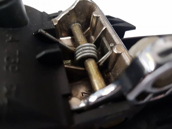 Alfa Romeo GTV/Spider (916) Interior Door Handle Replacement Spring - Image 2