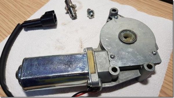 Alfa Romeo Spider Later Type Roof Motor Replacement Gear - Image 2