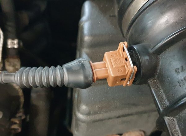 Alfa Romeo GTV/Spider Electrical Connector Rubber Boot - 2 pin - Image 2