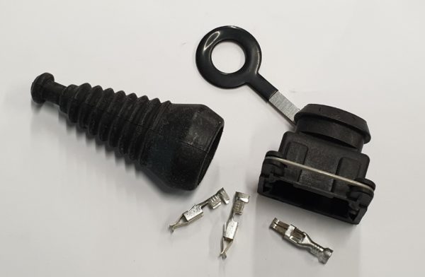 Alfa Romeo GTV/Spider Black 3 Pin Plug & Rubber Boot
