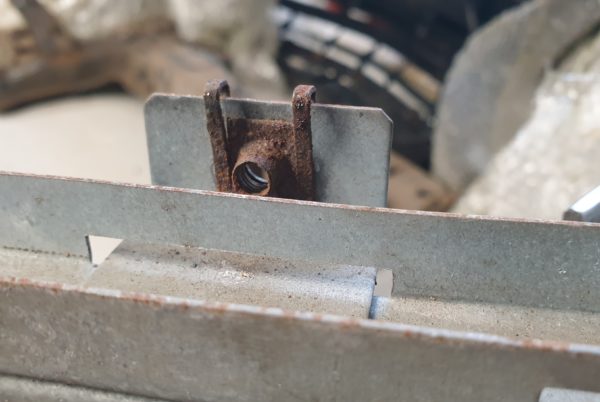 Alfa Romeo GTV/Spider (916) Upper Radiator Mounting Clip - Image 2