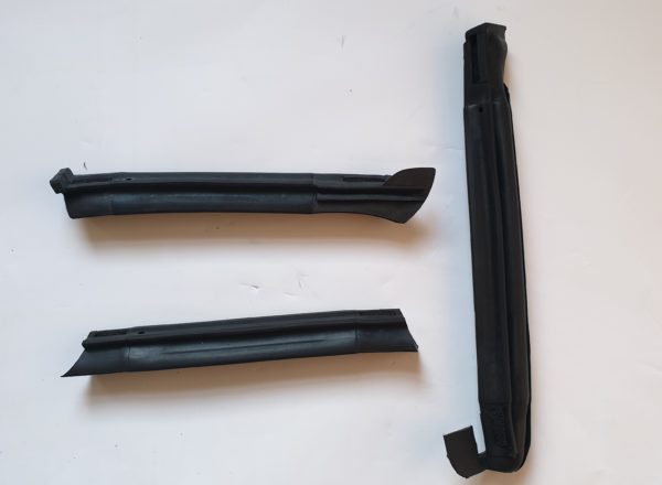 Alfa Romeo Spider (916) Right Hand Door Glass Seals