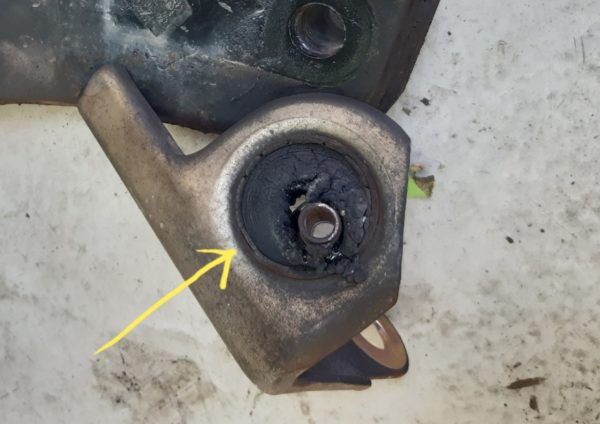 Alfa Romeo GTV/Spider V6 Front Exhaust Hanger Replacement Rubber Bush - Image 3