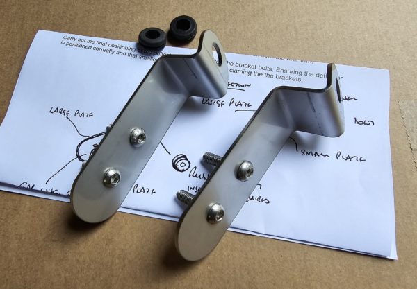 Alfa Romeo Spider (916) Aftermarket Wind Deflector Brackets