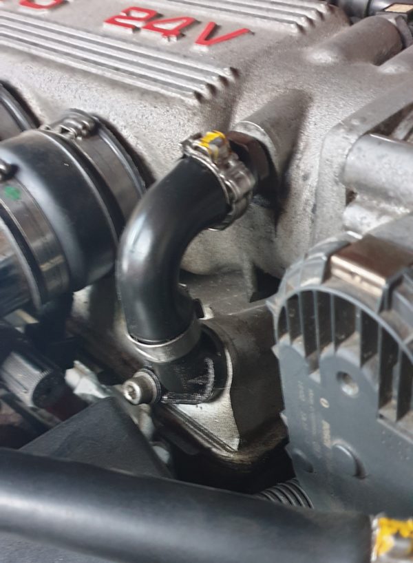 Alfa Romeo GTV/Spider V6 24V Right Hand Head Breather - Image 3