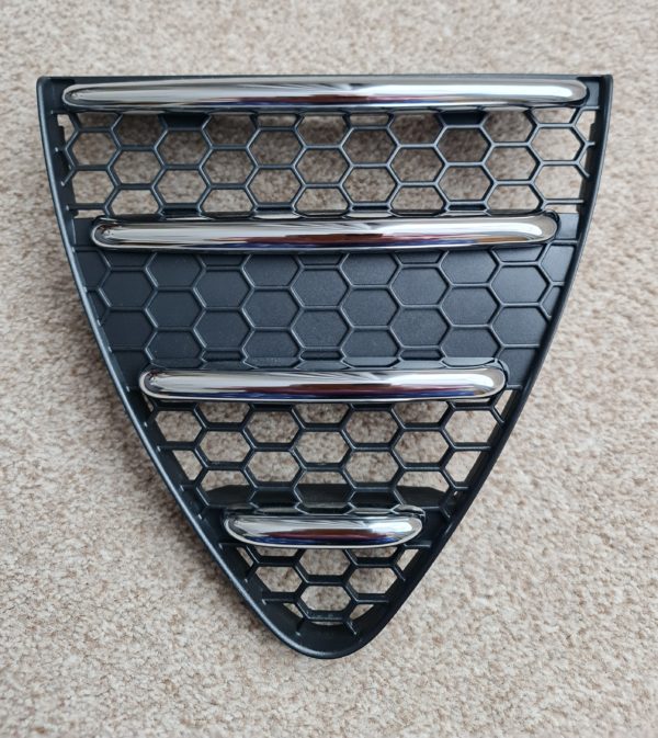Alfa Romeo GTV/Spider Phase 3 Grille - Lower section