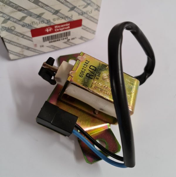 Alfa Romeo 916 Spider Roof Lock Catch