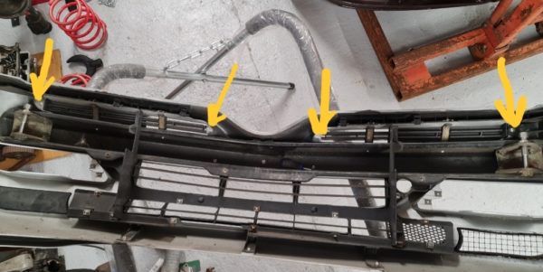 Alfa Romeo GTV/Spider (916) Front Bumper Upper Grille Sections Retaining Screws