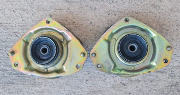 Alfa Romeo GTV/Spider Front Suspension Strut Mounts Left Hand & Right Hand - Genuine