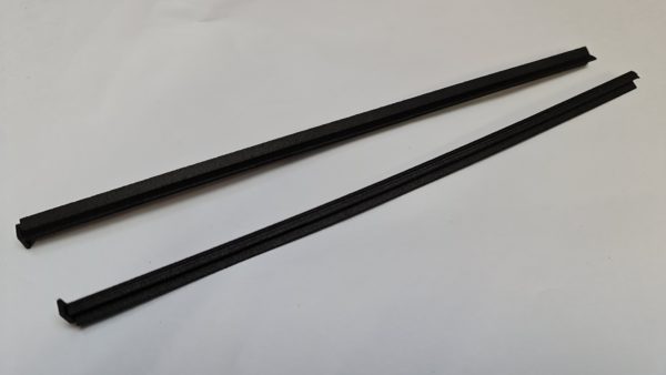 Alfa Romeo Spider (916) Rear Quarter Panel Seal/Trim Strips - Early