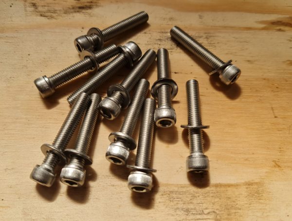 Alfa Romeo V6 24v Cam Cover Fixings