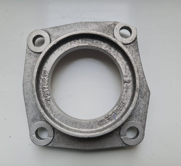 Alfa Romeo GTV/Spider (916) Drive Shaft Seal Holder - RH