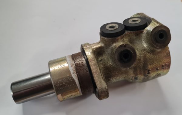 Alfa Romeo GTV/Spider Brake Master Cylinder - Short Type - Image 2