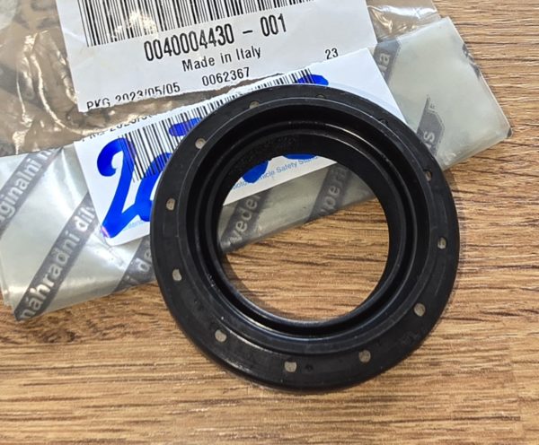 Alfa Romeo GTV/Spider V6 24v Drive Shaft Seal - LH - Genuine