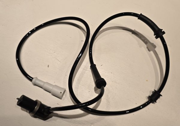 Alfa romeo GTV/Spider ABS Sensor - Front Left & Right - Aftermarket